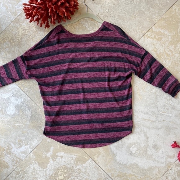 3 / $12 💖 American Eagle burgundy and gray Knit S - Picture 6 of 7